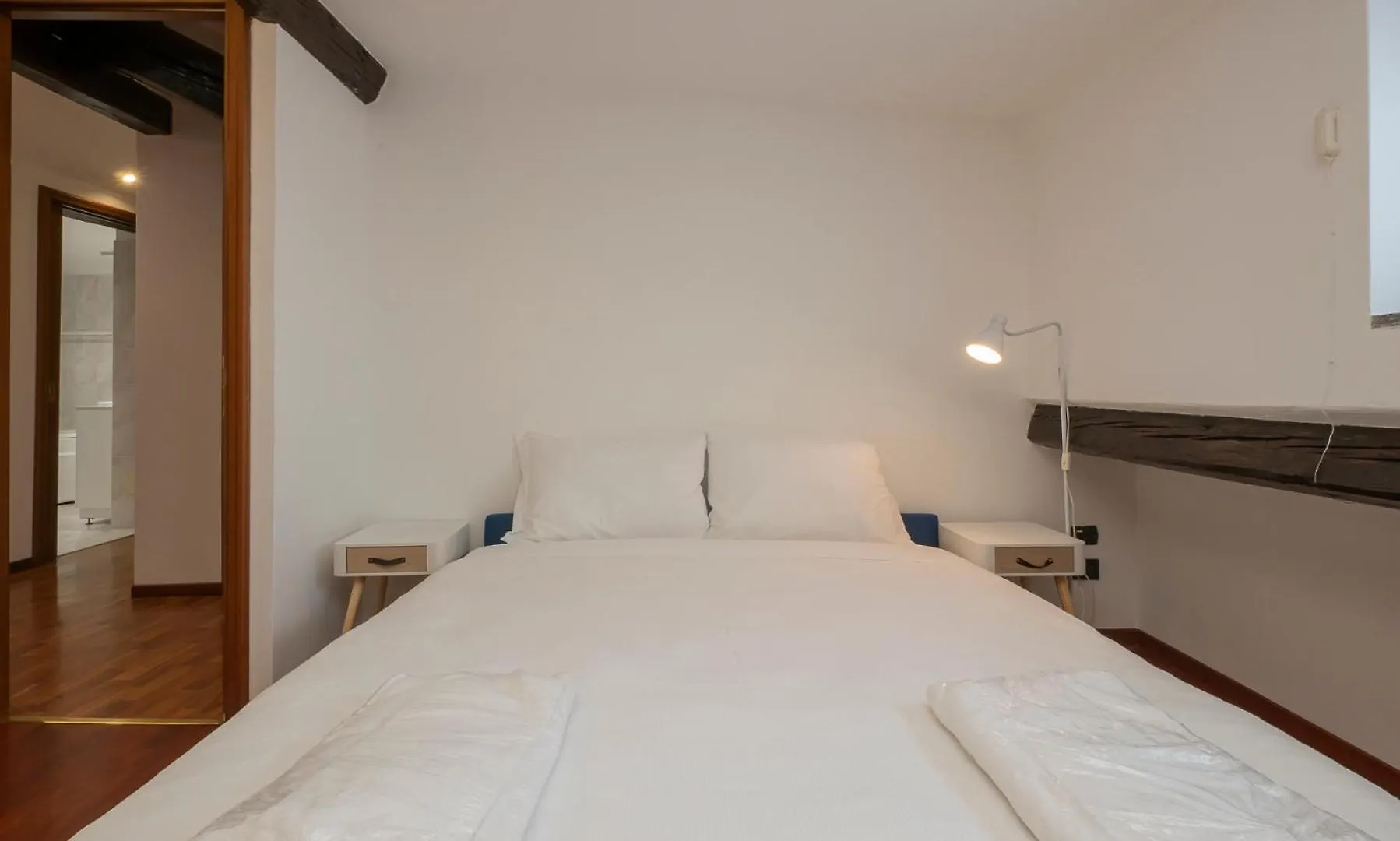 Spazioso E Comodo Appartamento In Centrale Fs - Ac Milano 0*,  Italia